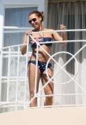 Мелани Браун - в бикини на балконе в Лос-Анжелесе, 24 июня 2012г. (21xHQ) E42a07200199673