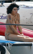 Amy Winehouse Topless en la playa