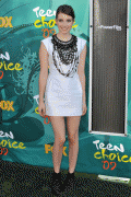 emma roberts sexy leg