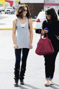 Kate Beckinsale has lunch with friends in Westwood March 31 HQx28 d7e9a674499724 